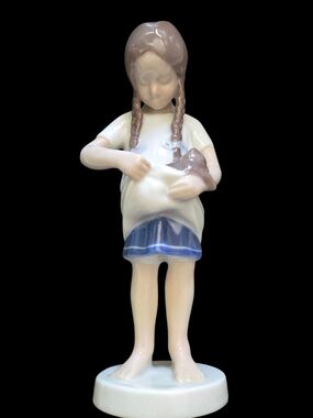 Vtg.Porcelain Girl Figurine in White, Blue and Brown Glaze Holding Her Kitten.